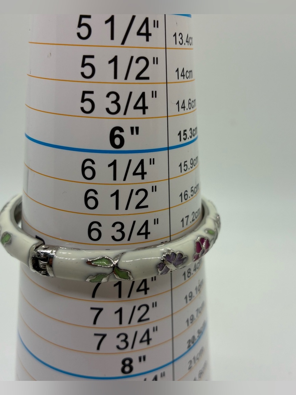 Jiu Long Xing FLORAL WHITE ENAMEL BRACELET